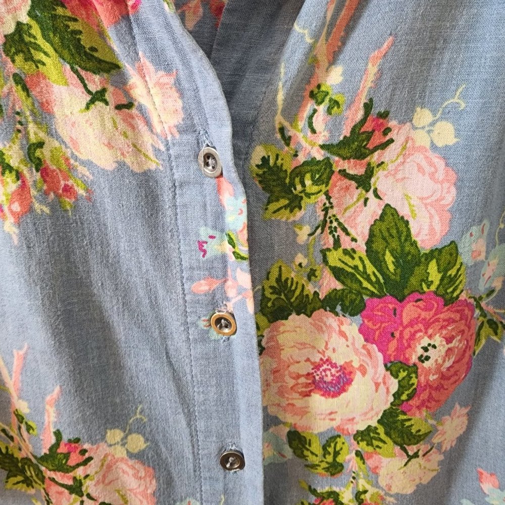 Laura Ashley x Urban Outfitters Button Down shirt-super cute!!!! Size Small - Picture 5 of 8